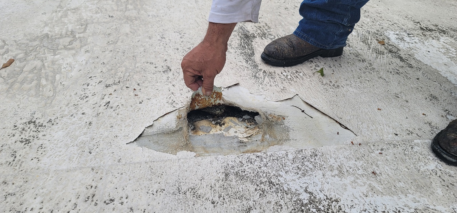 Roof inspection in Fort Lauderdale by Planet Roofing